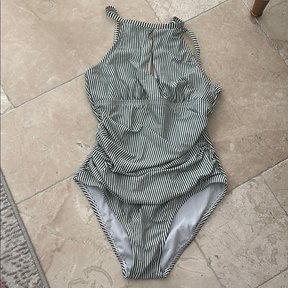 Ellen Tracy keyhole green/white Striped One-Piece Swimsuit Sz 6
